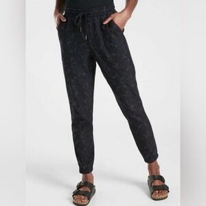 Athleta Farallon Jogger Pants in Blue Stratum Camo